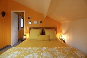 2 bedrooms, iron/ironing board, travel cot, Internet - L'oustaou Néou - Gîte de L'olivier (LE TEICH)