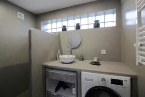 Shower - L'oustaou Néou - Gîte de L'olivier (LE TEICH)