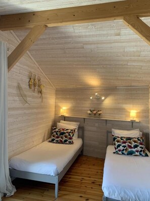 2 chambres, fer et planche à repasser, lit parapluie, accès Internet