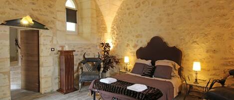 2 bedrooms, iron/ironing board, travel cot, Internet