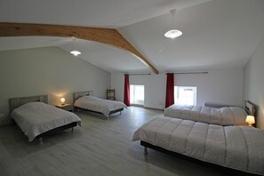 4 sovrum, strykjärn/strykbräda, resesäng och internet