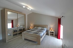 4 Schlafzimmer, Bügeleisen/Bügelbrett, Reisekinderbett, Internetzugang