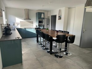 Geladeira, fogão, cooktop, lava-louças
