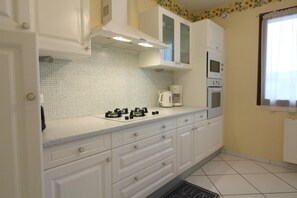Refrigerador, horno, placa de cocina, lavavajillas