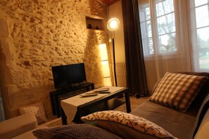 Fernseher, Kamin