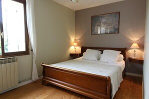 5 Schlafzimmer, Bügeleisen/Bügelbrett, Reisekinderbett, Internetzugang