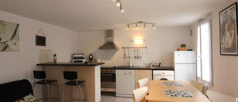 Frigorifero, forno, piano cottura, lavastoviglie