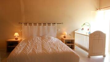 6 chambres, fer et planche Ă repasser, lit parapluie, accĂšs Internet