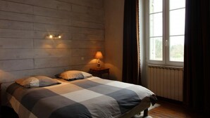 3 bedrooms, iron/ironing board, travel crib, internet - Gite DU Castenet - Samonac (SAMONAC)