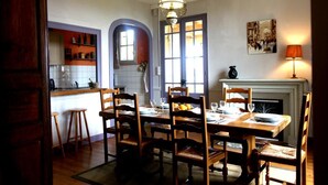 Dining - Gite DU Castenet - Samonac (SAMONAC)