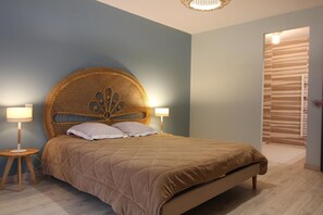 5 bedrooms, iron/ironing board, travel cot, Internet - Gîte de la Grange - Doulezon (DOULEZON)