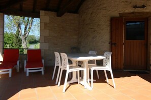 Outdoor dining - Gite DE LA Tour - Rimons (RIMONS)