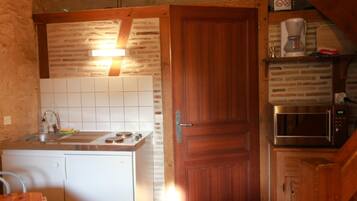 Refrigerador, horno, parrilla de estufa y utensilios de cocina
