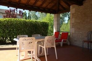 Outdoor dining - Gite DE LA Tour - Rimons (RIMONS)
