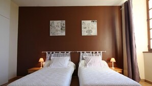 3 bedrooms, iron/ironing board, travel crib, internet - Gite DU Presbytere - Rimons (RIMONS)