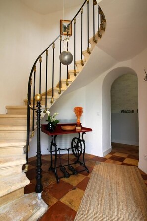 Interior - Tour du Château Laroque Dubos (LAROQUE)