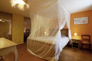 2 bedrooms, iron/ironing board, travel crib, internet