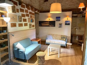 TV - Gite LE Logis D'hortense (SALIGNAC)