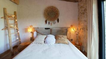 6 soverom, strykejern/-brett, reiseseng for barn og internettilgang