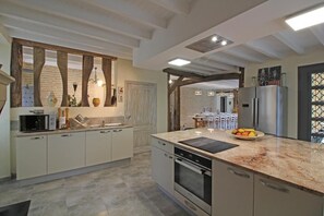 Fridge, oven, stovetop, dishwasher - La Suite D'elie - Marions (MARIONS)