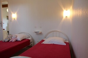 2 Schlafzimmer, Bügeleisen/Bügelbrett, Reisekinderbett