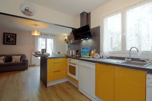 Kühlschrank, Ofen, Herdplatte, Geschirrspüler