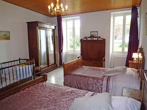 3 Schlafzimmer, Bügeleisen/Bügelbrett, Reisekinderbett, Internetzugang