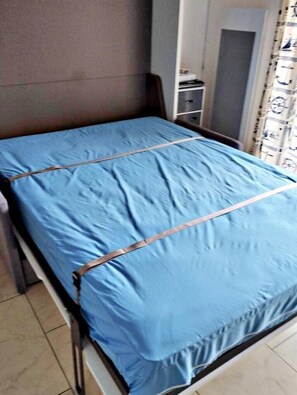 1 habitación, tabla de planchar con plancha y internet 