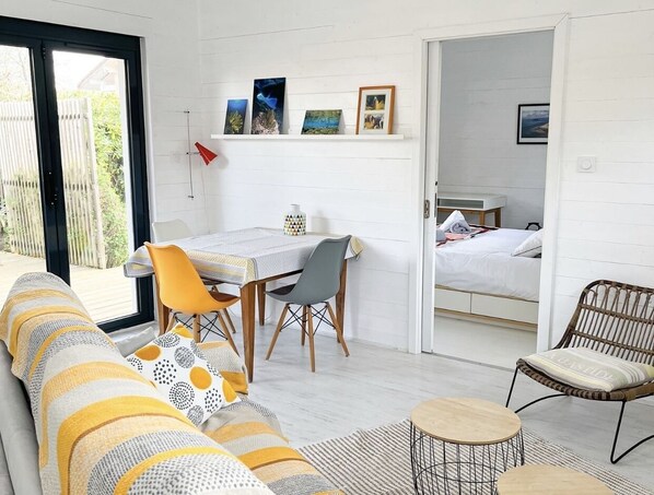 2 bedrooms, iron/ironing board, travel crib, internet