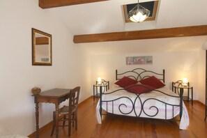 2 bedrooms, iron/ironing board, travel cot, Internet - Gite DE Robin - Saint-christophe-des-bardes (SAINT-CHRISTOPHE-DES-BARDES)