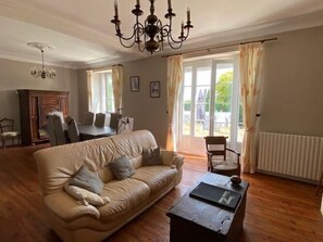 TV, lareira, pebolim