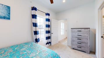 3 bedrooms, iron/ironing board, Internet, bed sheets