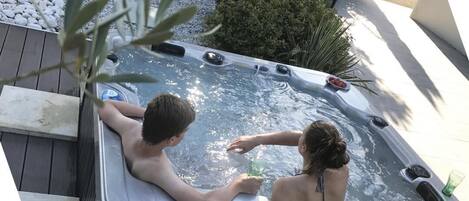 Bain à remous extérieur