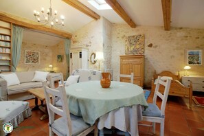 Interior - LA Grange DE L'abbe Rambaud (SAINT-MICHEL-DE-FRONSAC)