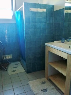 Shower - Gite Moulin DE Goulee (VENDAYS-MONTALIVET)