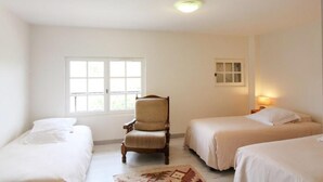 2 bedrooms, iron/ironing board, travel crib, internet - Gîte Merlot - SAINT-TROJAN (SAINT-TROJAN)