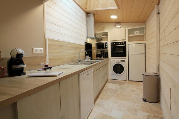 Refrigerador, horno, placa de cocina, lavavajillas