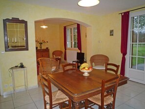 Dining - Gite DE Romefort - Avensan (AVENSAN)