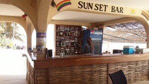 20 บาร์/เลานจ์, บาร์ริมหาด