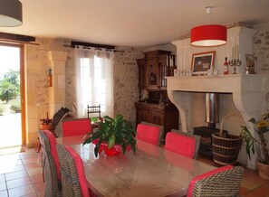 Dining - Gite Saint Emilion - Saint-savin (SAINT-SAVIN)
