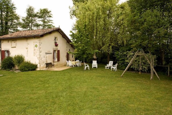 Property grounds - Gite DU Moulin, 2078 (UZESTE)