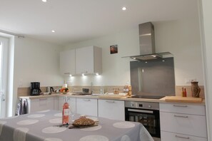 Frigorífic, forn, placa de cuina i rentaplats 