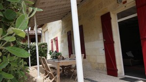 Outdoor dining - Château Malfard - Semillon (SAINT-MARTIN-DE-LAYE)
