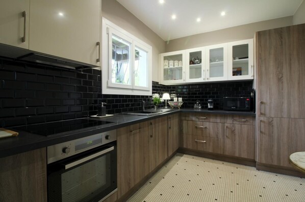 Kühlschrank, Ofen, Herdplatte, Geschirrspüler