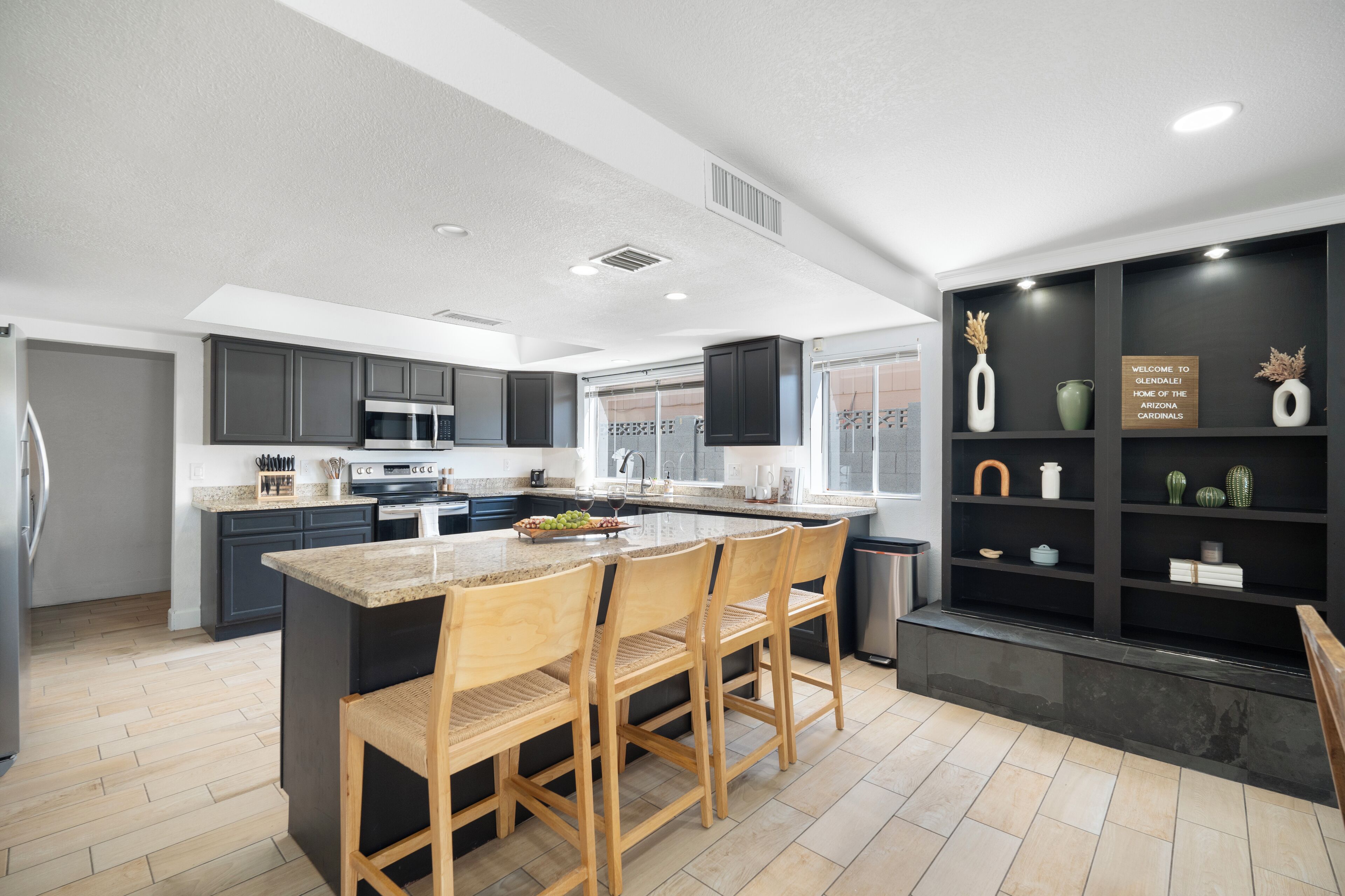 Glendale Getaway • Huge Pool • Games • Nice View • Balcony