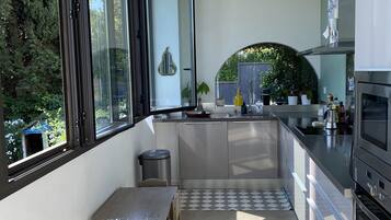 Fridge, microwave, oven, stovetop