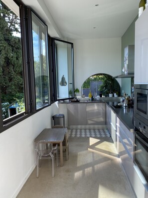 Fridge, microwave, oven, stovetop