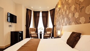 Chambre familiale, 2 grands lits (Standard) | Bureau, literie fournie