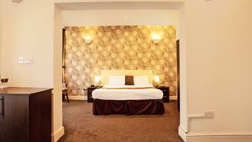 Family Room, 2 Queen Beds (Standard) | Desk, bed sheets