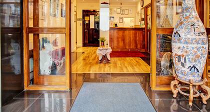 The Waverley Hotel